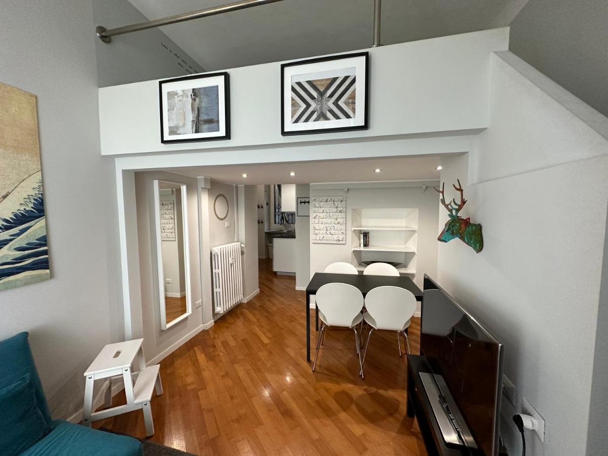 Lovely Flat In Early 20Th Century Building Милано Екстериор снимка
