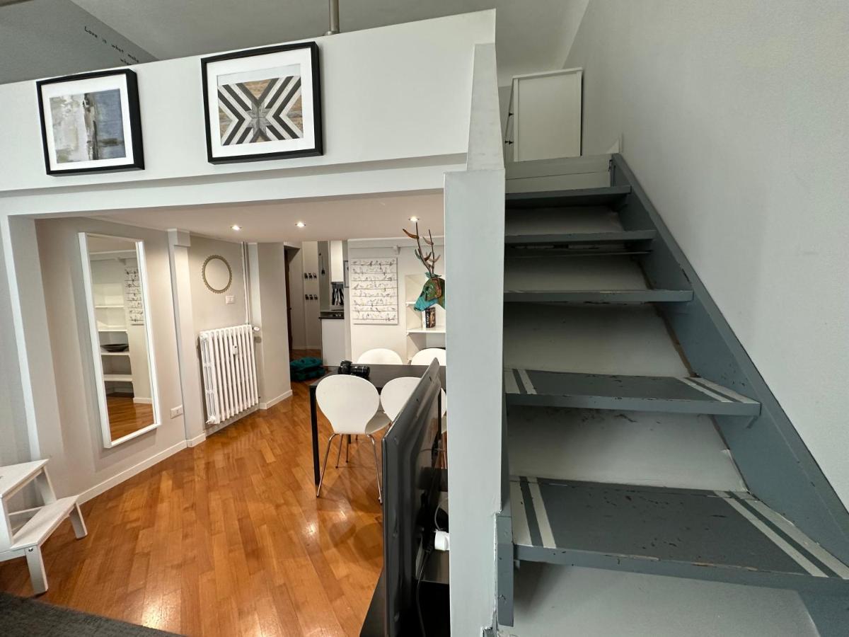 Lovely Flat In Early 20Th Century Building Милано Екстериор снимка