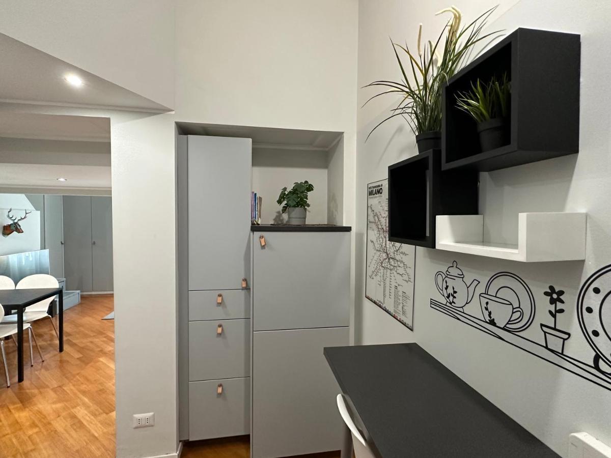 Lovely Flat In Early 20Th Century Building Милано Екстериор снимка
